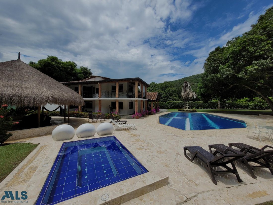 Finca in Santa Fe de Antioquia, Antioquia, Colombia 4 - 16249381