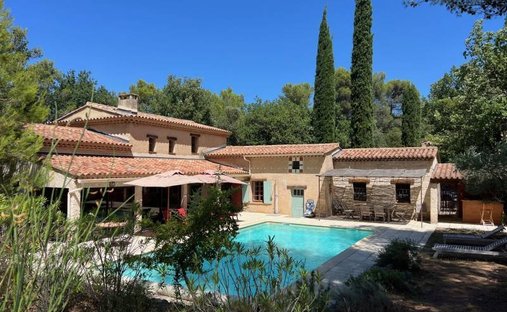 House in Ménerbes, Provence-Alpes-Côte d'Azur, France 1