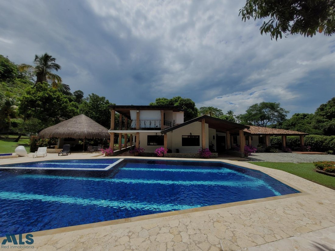 Finca in Santa Fe de Antioquia, Antioquia, Colombia 2 - 16249381