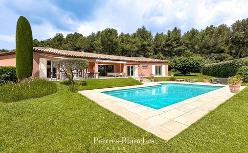 Villa in Nord et Ouest, Eyguières, France 1