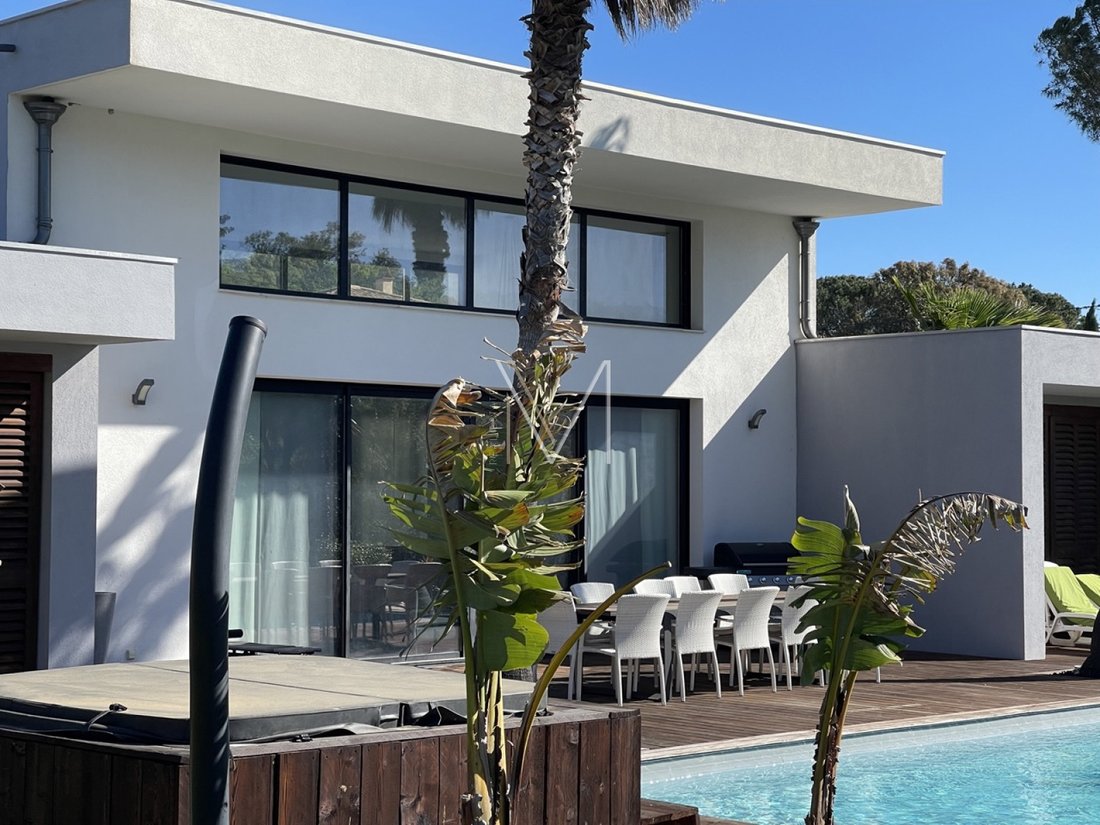 Villa in Le Plan-de-la-Tour, Provence-Alpes-Côte d'Azur, France 3 - 16247957
