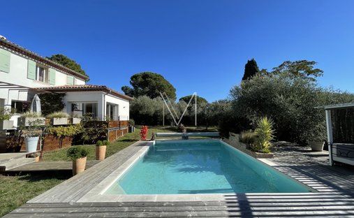 Estate in La Garde-Freinet, Provence-Alpes-Côte d'Azur, France 1