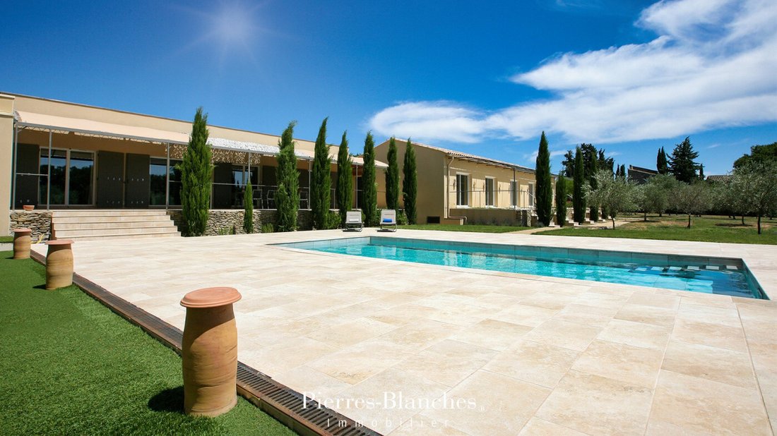 Villa in Uzès, Occitania, France 3 - 16247859