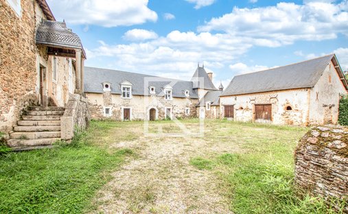 Castle for Sale in Chazé-sur-Argos, Pays de la Loire, France