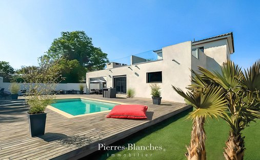 Villa in Ancien Hôpital, Beziers, France 1