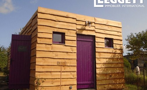 Castle for Sale in Saussignac, Nouvelle-Aquitaine, France