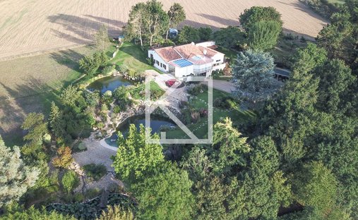 Castle for Sale in Saint-Pierre-des-Échaubrognes, Nouvelle-Aquitaine, France