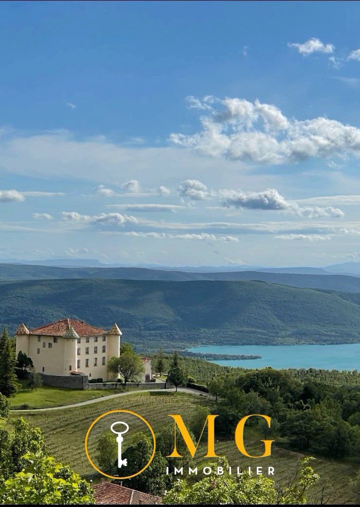 Le Rêve de Verdon: A 17th-Century Château Crowned by Lake & Legend
