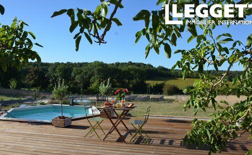 Castle for Sale in Saussignac, Nouvelle-Aquitaine, France