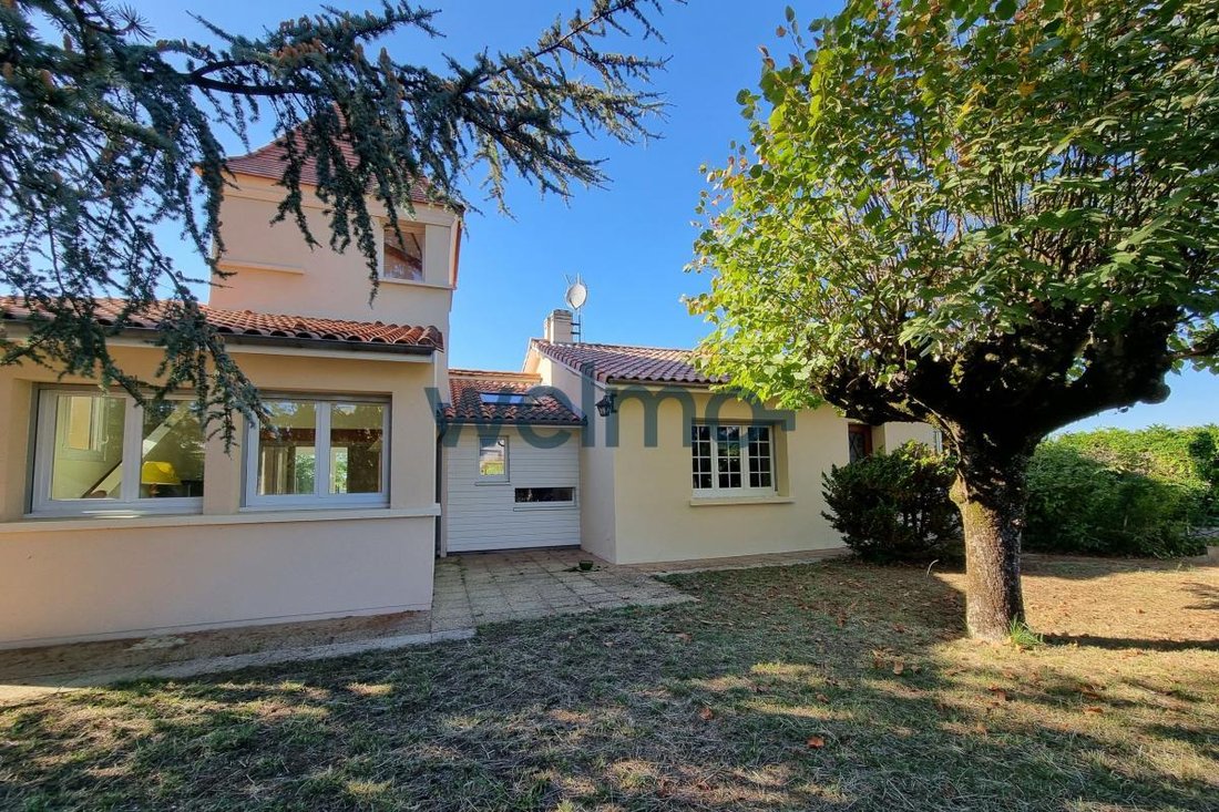 House in Saint-Germain-du-Puch, Nouvelle-Aquitaine, France 2 - 16250537