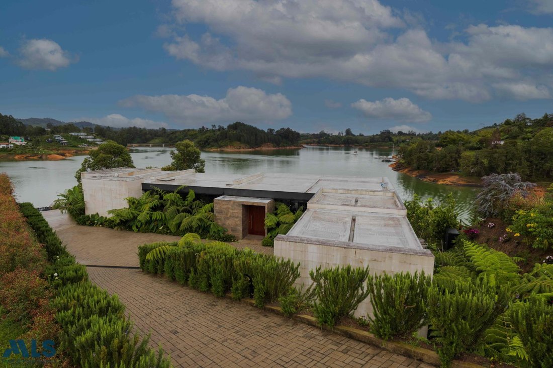 Finca in El Peñol, Guatapé, Colombia 1 - 16248672