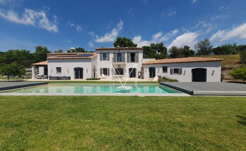 Villa in Le Plan-de-la-Tour, Provence-Alpes-Côte d'Azur, France 1