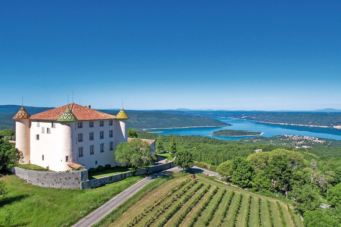 Lake Sainte-Croix’s Timeless Crown: A 17th-Century Château Reborn in Verdon’s Golden Light