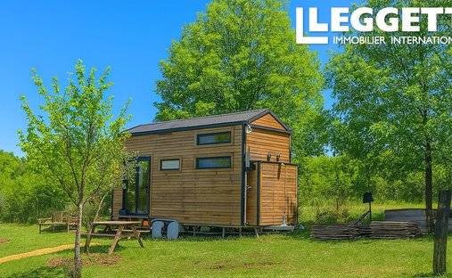 Castle for Sale in Saussignac, Nouvelle-Aquitaine, France