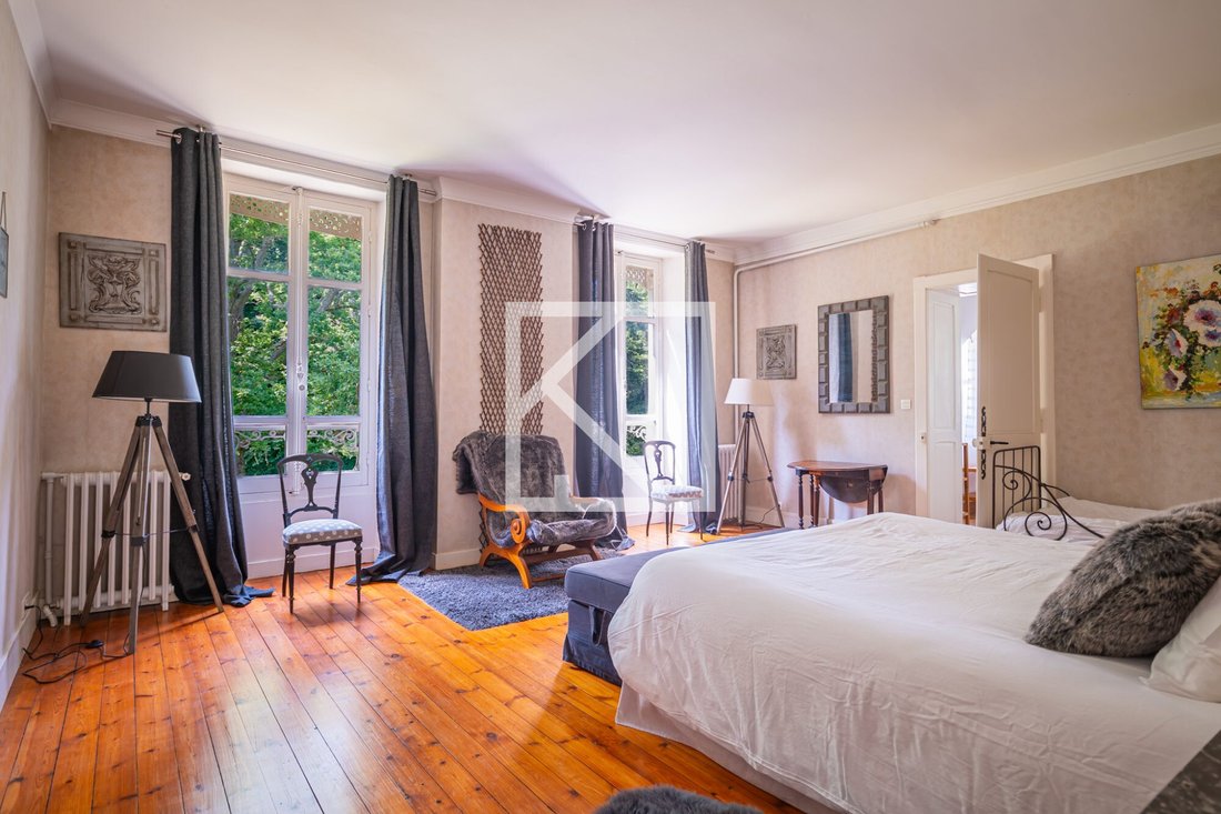 Whispers of Elegance: A 17th-Century Château’s Timeless Embrace Near Le Mans