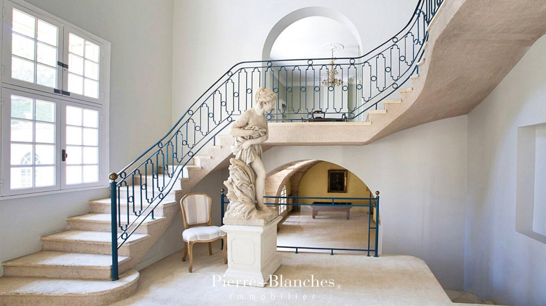 Molière’s Muse: A 160-Hectare Wine Kingdom in Pézenas’ Golden Light