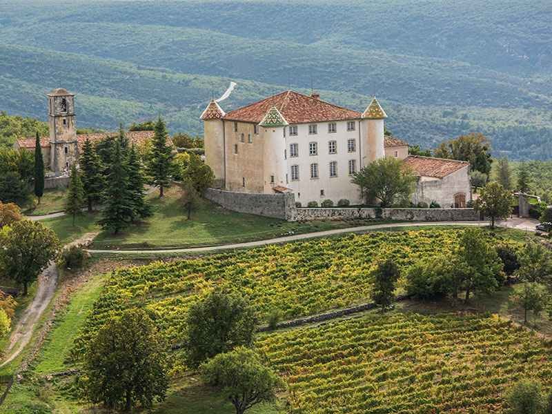 Le Rêve de Verdon: A 17th-Century Château Crowned by Lake & Legend