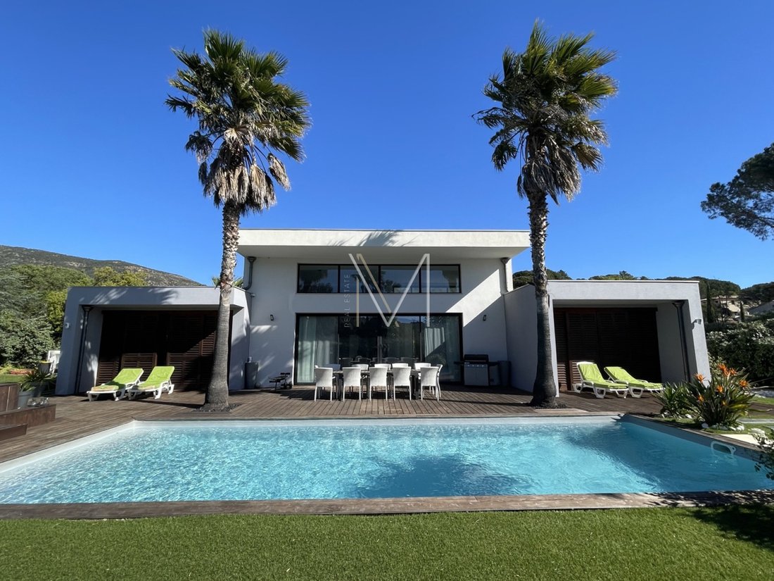 Villa in Le Plan-de-la-Tour, Provence-Alpes-Côte d'Azur, France 2 - 16247957