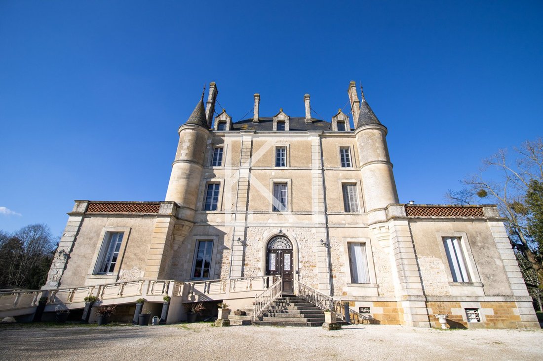 Château des Rêves Éternels: 740m² of Vendée’s Timeless Grandeur