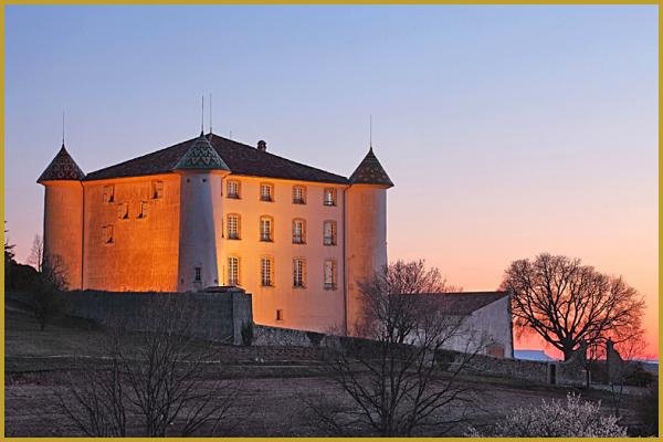 Le Rêve de Verdon: A 17th-Century Château Crowned by Lake & Legend