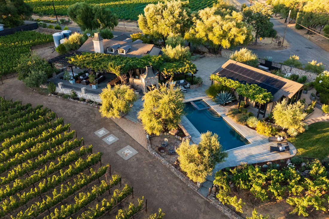 Calistoga, California, United States 3 - 16252515
