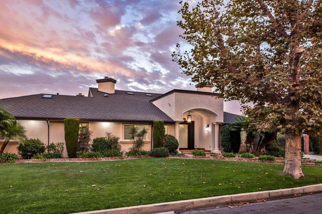 House in Signal Hill, California, United States 3 - 16253213
