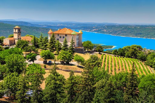 Lake Sainte-Croix’s Timeless Crown: A 17th-Century Château Reborn in Verdon’s Golden Light