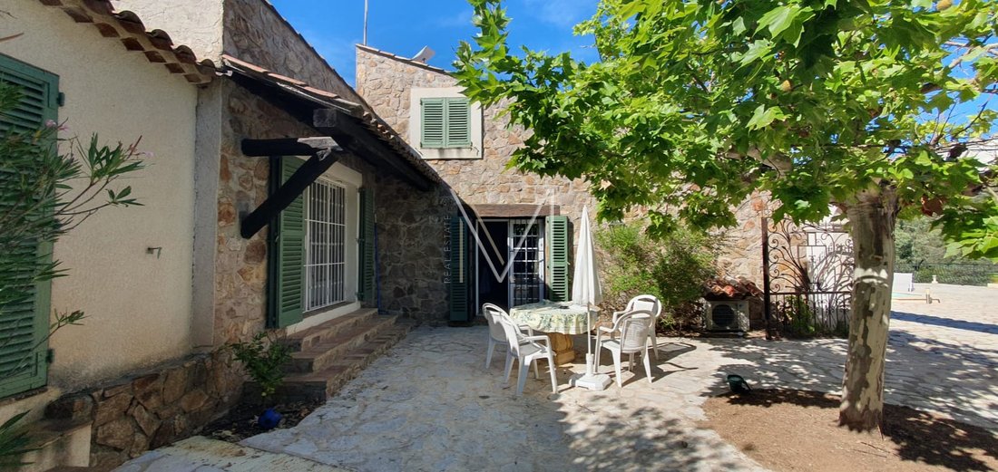 Estate in Le Plan-de-la-Tour, Provence-Alpes-Côte d'Azur, France 1 - 16245847