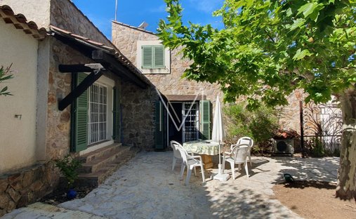 Estate in Le Plan-de-la-Tour, Provence-Alpes-Côte d'Azur, France 1