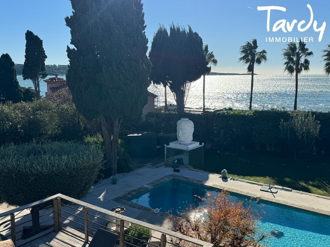 Villa in Nord, Sanary-sur-Mer, France 1 - 16249533