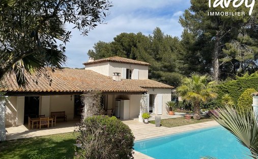 Estate in Nord, Sanary-sur-Mer, France 1