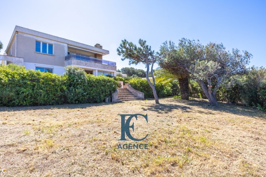 House in Six-Fours-les-Plages, Provence-Alpes-Côte d'Azur, France 3 - 16249004
