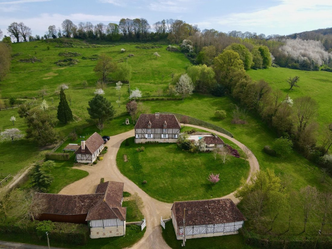 Estate in Livarot, Livarot-Pays-d'Auge, France 1 - 16247107