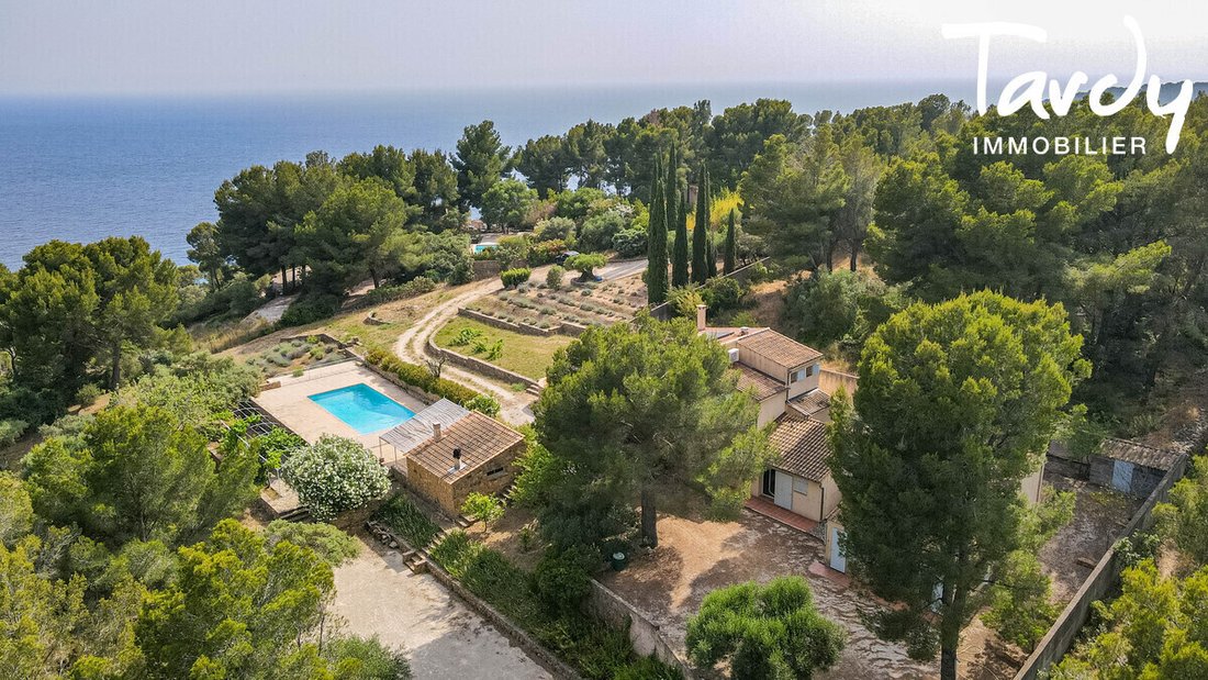 Villa in Saint-Cyr-sur-Mer, Provence-Alpes-Côte d'Azur, France 1 - 16249006