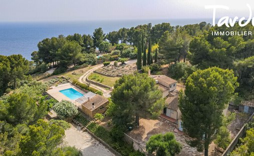 Villa in Saint-Cyr-sur-Mer, Provence-Alpes-Côte d'Azur, France 1