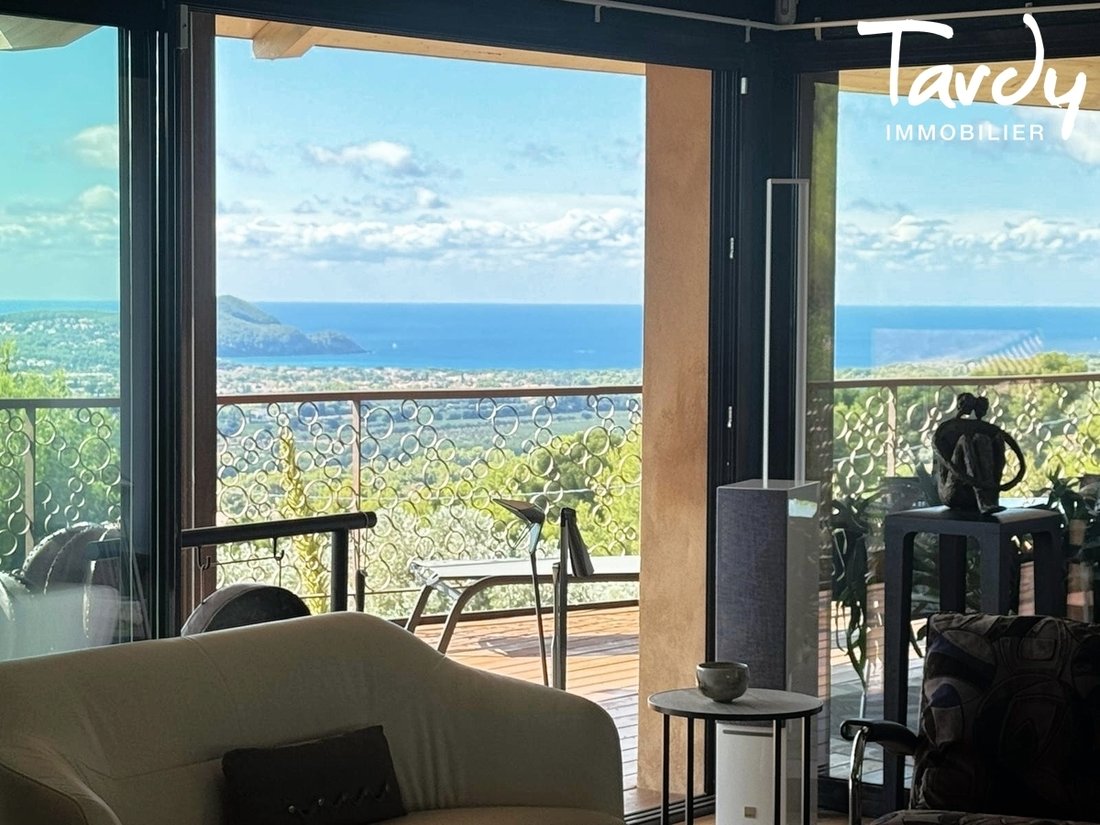 Villa in La Cadiere-d'Azur, Provence-Alpes-Côte d'Azur, France 1 - 16247751
