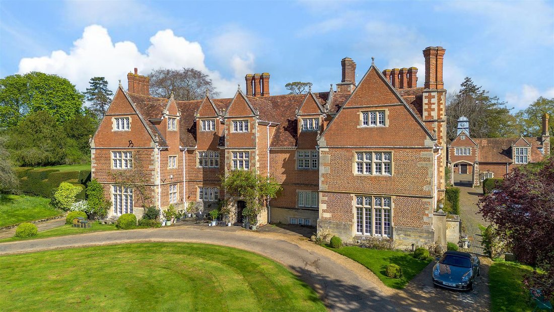 Country House in North Crawley, England, United Kingdom 1 - 16250818