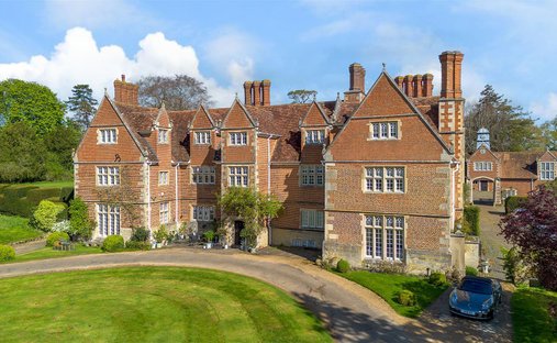 Country House in North Crawley, England, United Kingdom 1