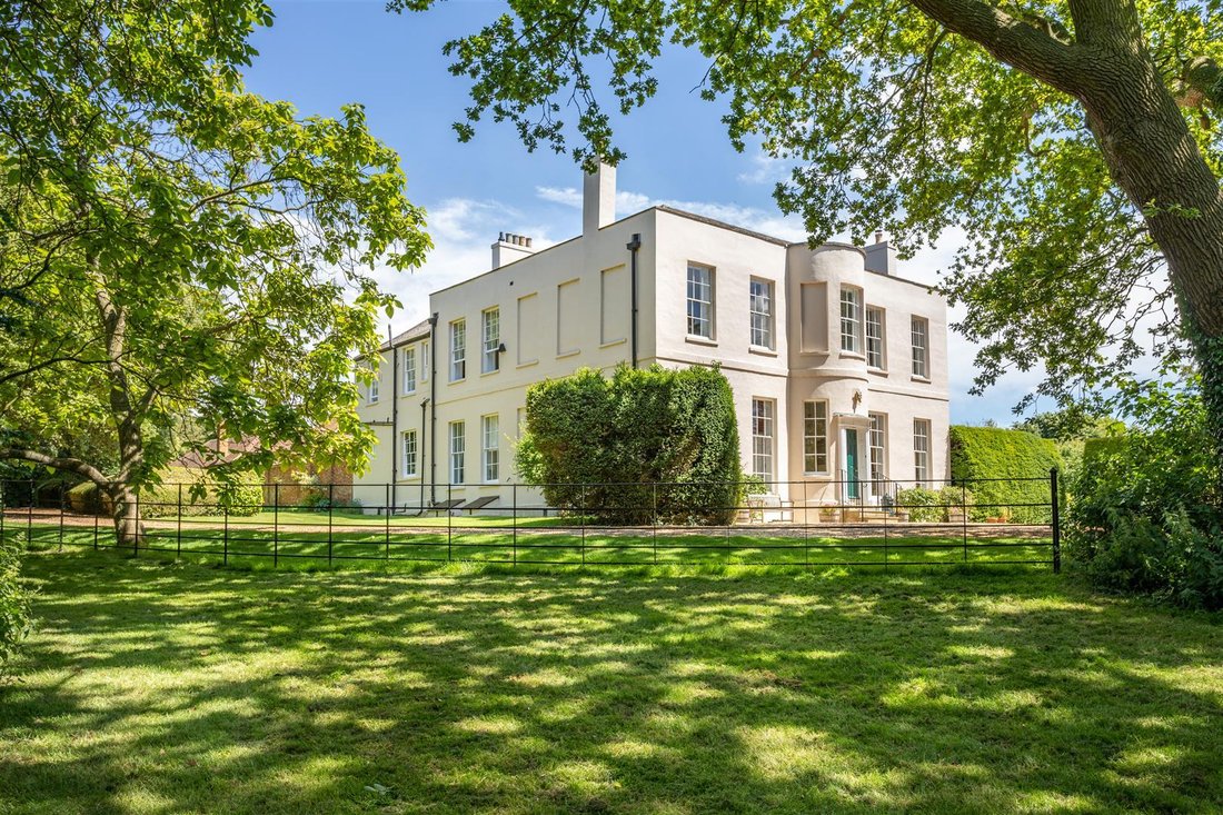 House in North Crawley, England 1 - 16250838