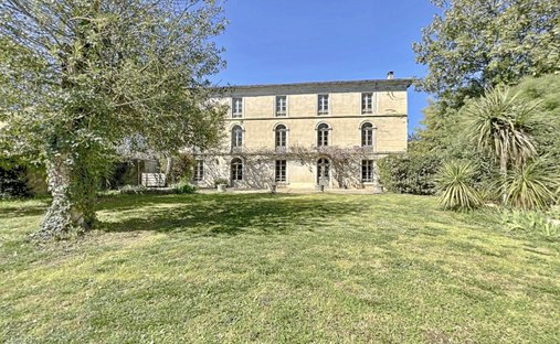 Estate in Carcassonne, Occitania, France 1