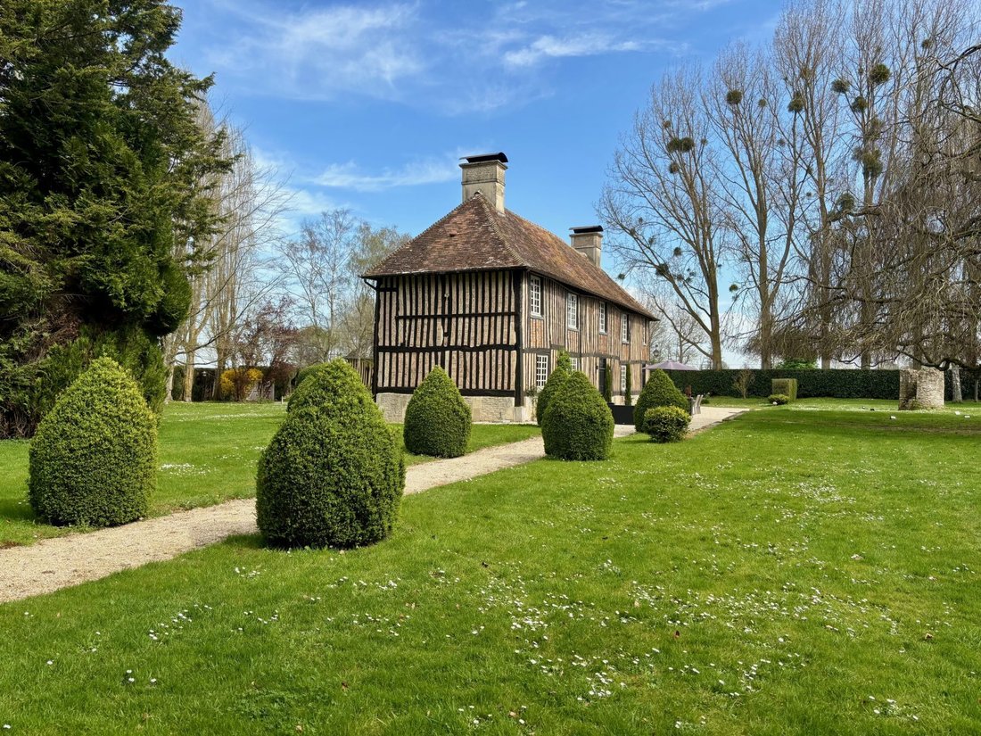 Whispers of Normandy: A Timeless Manor in Beuvron-en-Auge’s Golden Light