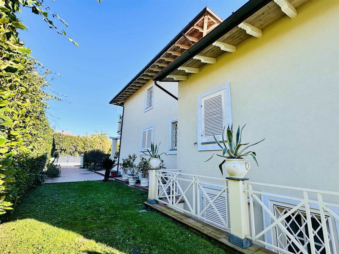 Villa in Center, Forte dei Marmi, Tuscany 3 - 16250973