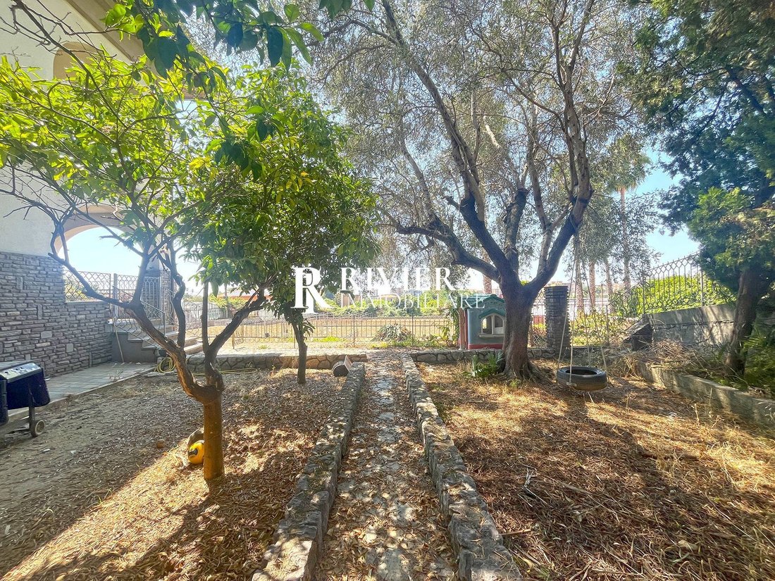 Villa in Vallecrosia, Liguria, Italy 2 - 16251283