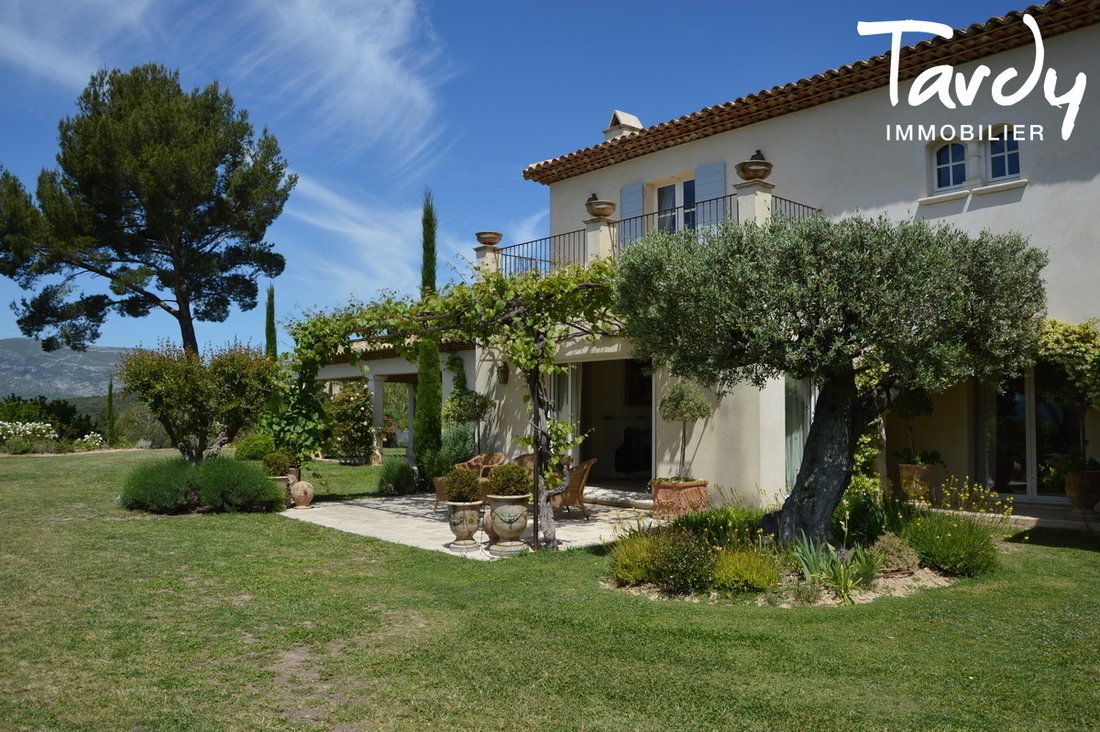 Estate in Est, Gemenos, France 2 - 16245944