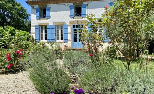 Castle for Sale in Saint-Sever, Nouvelle-Aquitaine, France