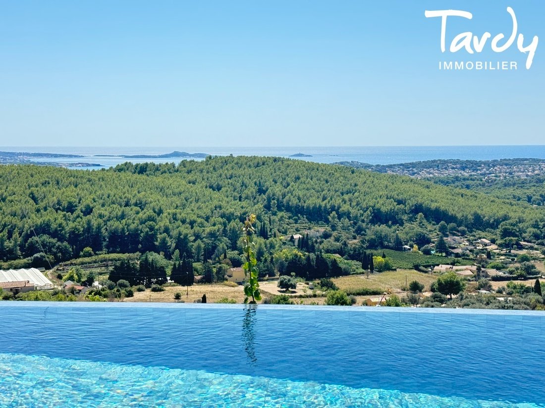 Villa in Nord, Sanary-sur-Mer, France 1 - 16249332