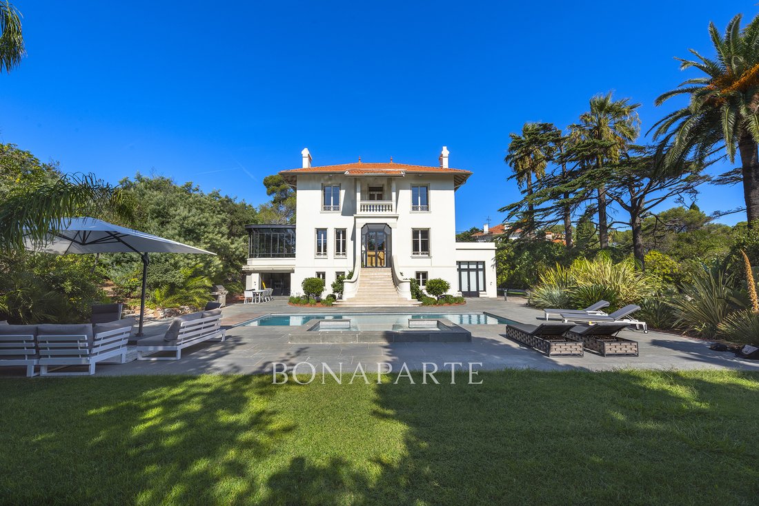 Luna Luna: A Belle Époque Dream Where the Sea Whispers Through the Pines