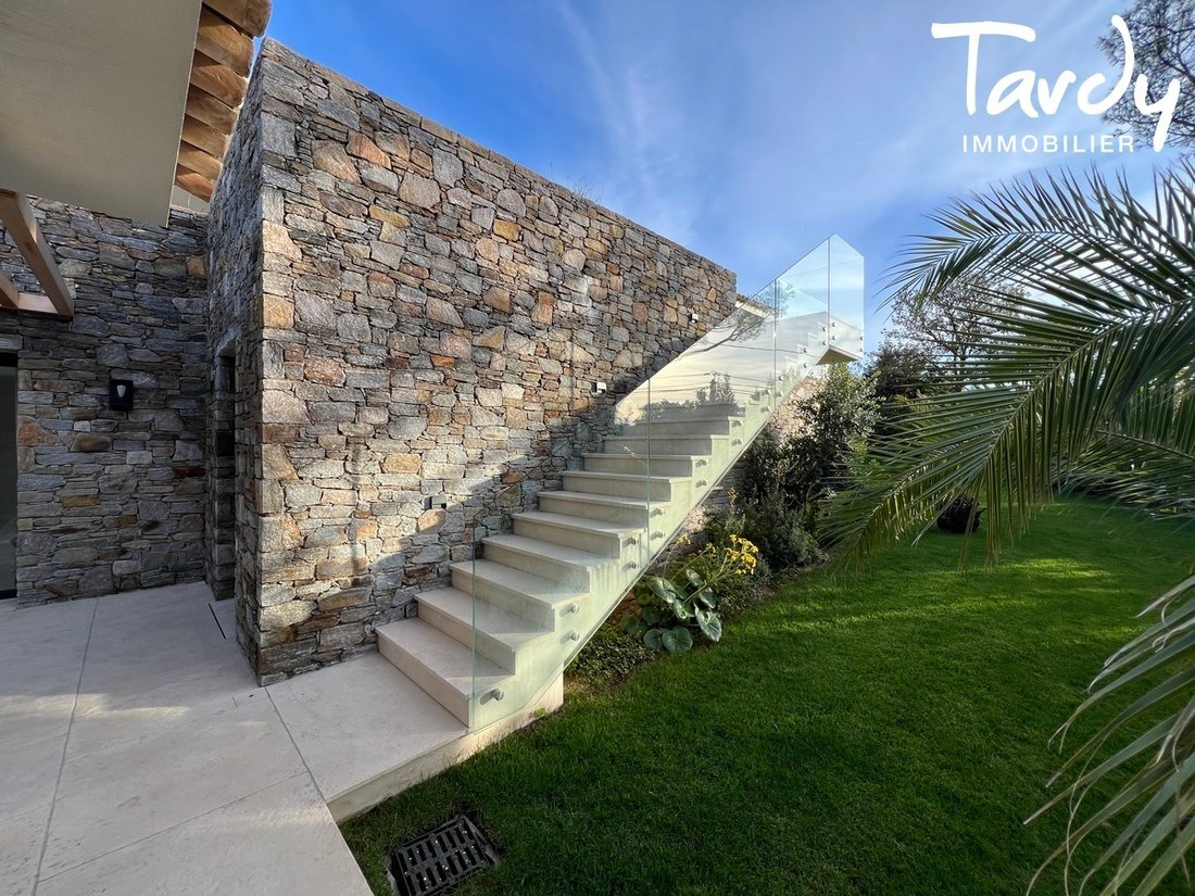 Estate in Zone Est Diffuse, Saint-Tropez, France 2 - 16249375