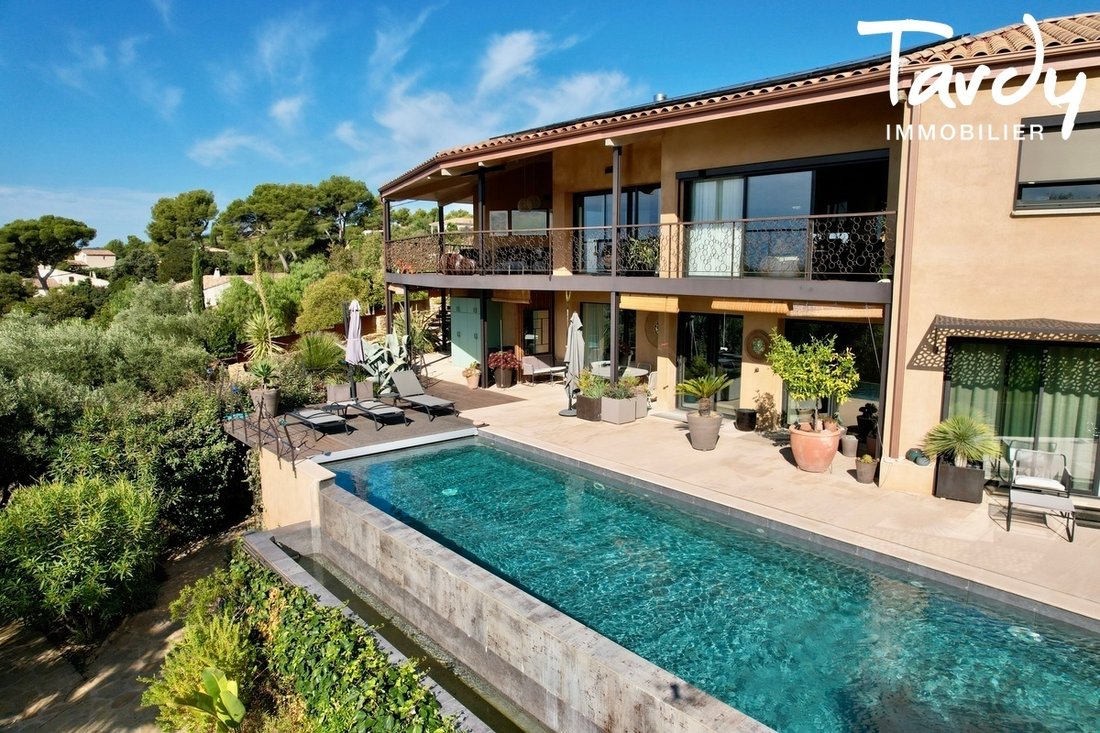 Villa in La Cadiere-d'Azur, Provence-Alpes-Côte d'Azur, France 2 - 16247751