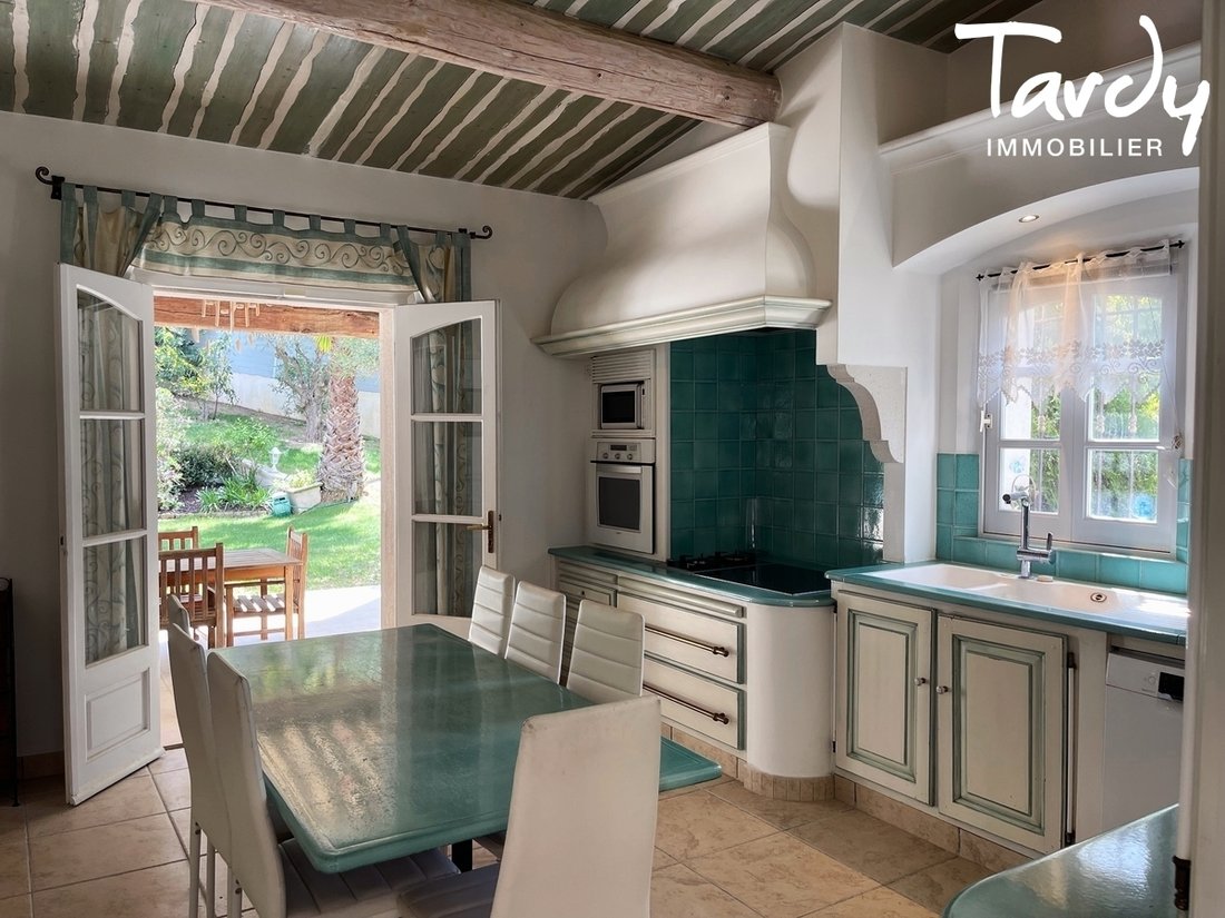 Estate in Nord, Sanary-sur-Mer, France 5 - 16248941